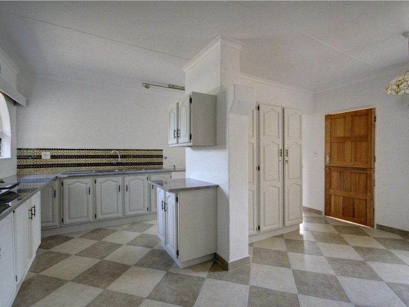 Outright bargain with cottage! - Photo 8