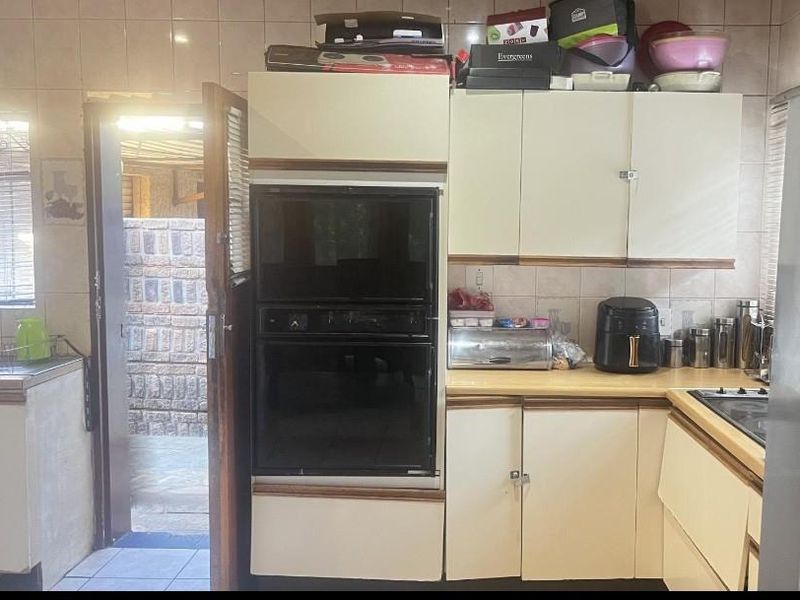 Priced to sell property - Photo 2