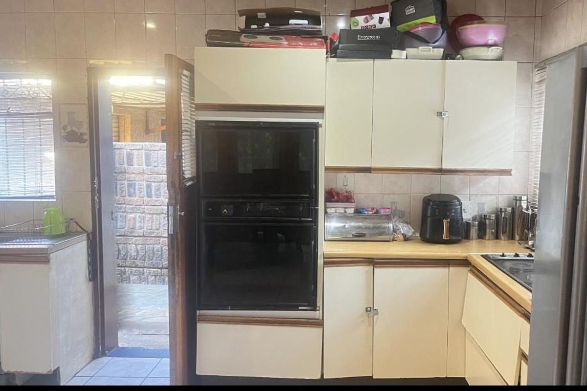 Priced to sell property - Photo 2