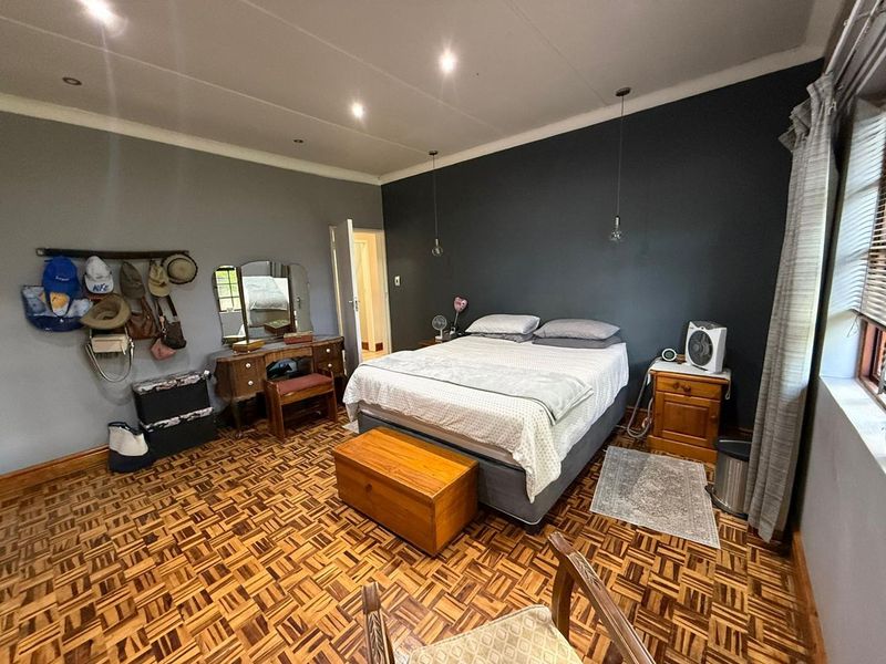 Spacious 5 Bedroom Home with Flatlet - Investor's Dream! - Photo 8