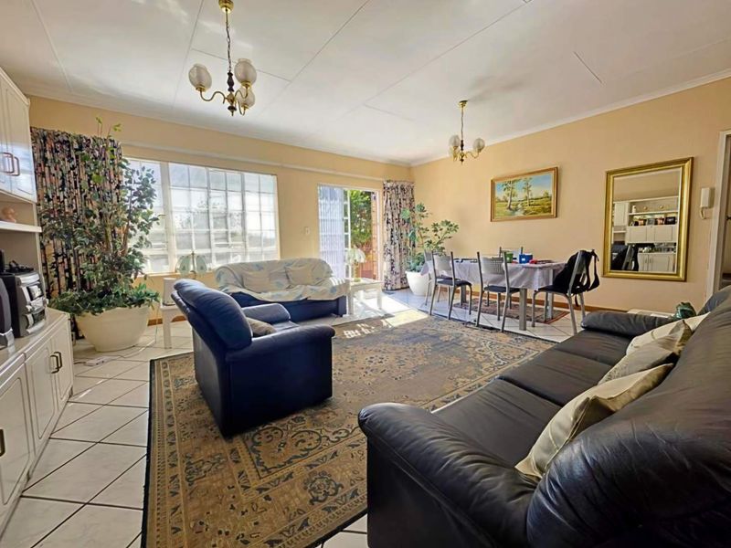 3 Bedroom Townhouse for Sale in New Redruth Alberton - Photo 5