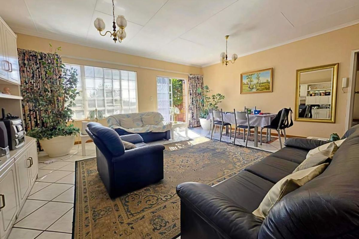 3 Bedroom Townhouse for Sale in New Redruth Alberton - Photo 5