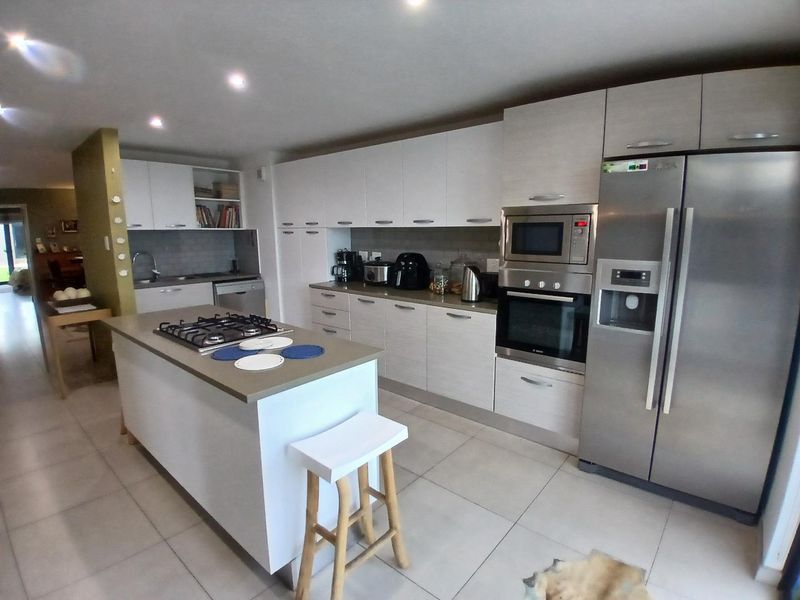 Modern and beautifully finished Duplex. - Photo 5