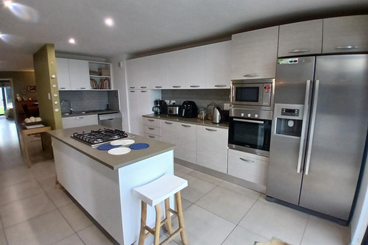 Modern and beautifully finished Duplex. - Photo 5