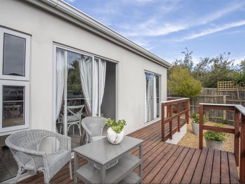 2 Bedroom, Modern, North-Facing Gem - Photo 3