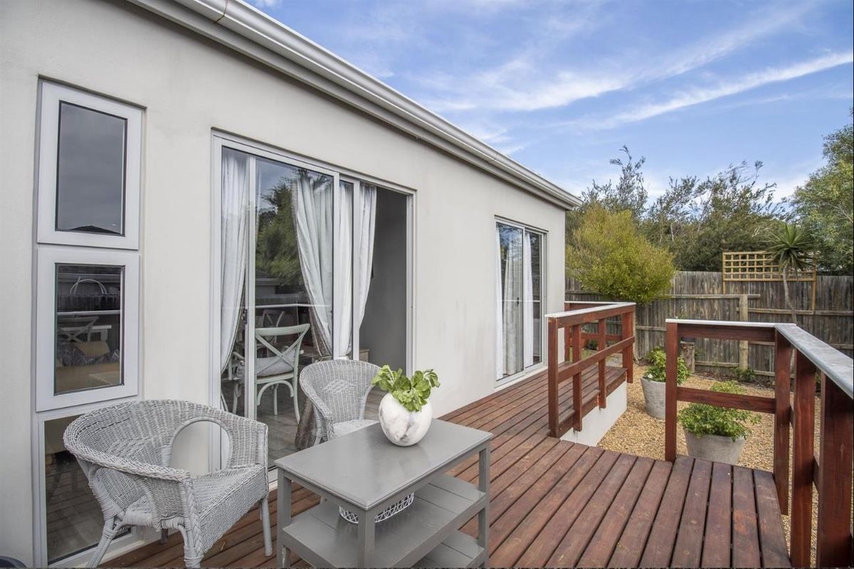 2 Bedroom, Modern, North-Facing Gem - Photo 3