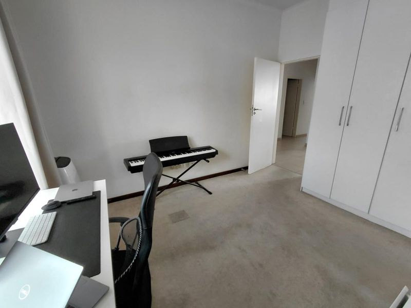 Modern 2-bedroom, 1 bathroom Apartment at Kengies Square - Photo 5