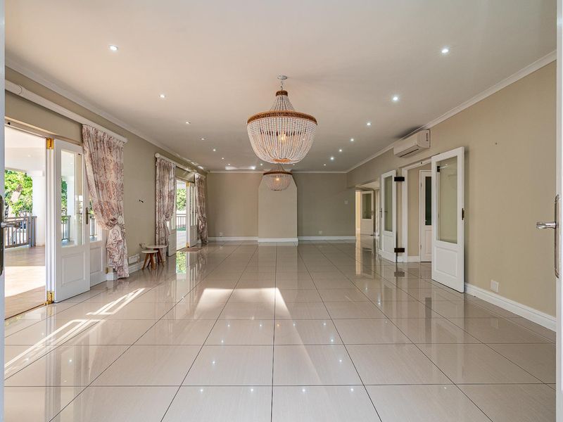 A RARE PRIVATE ESTATE IN THE HEART OF KLOOF! - Photo 4