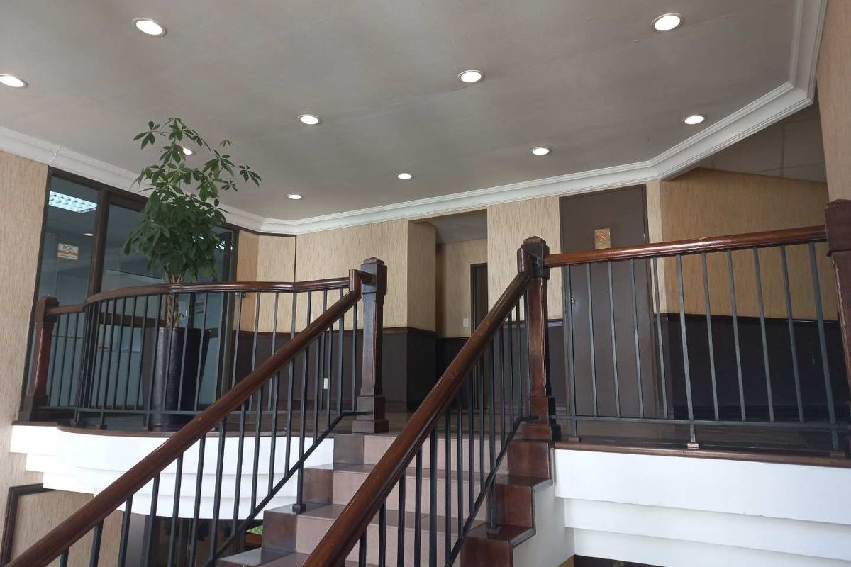 1st floor vacancy with secure office park, available 1 November! - Photo 3