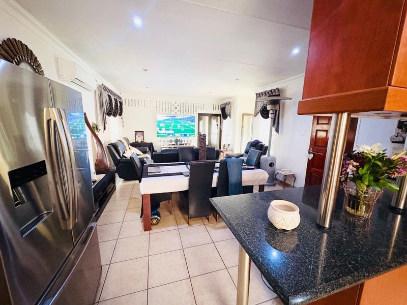 Estate Living Awaits! - Photo 5