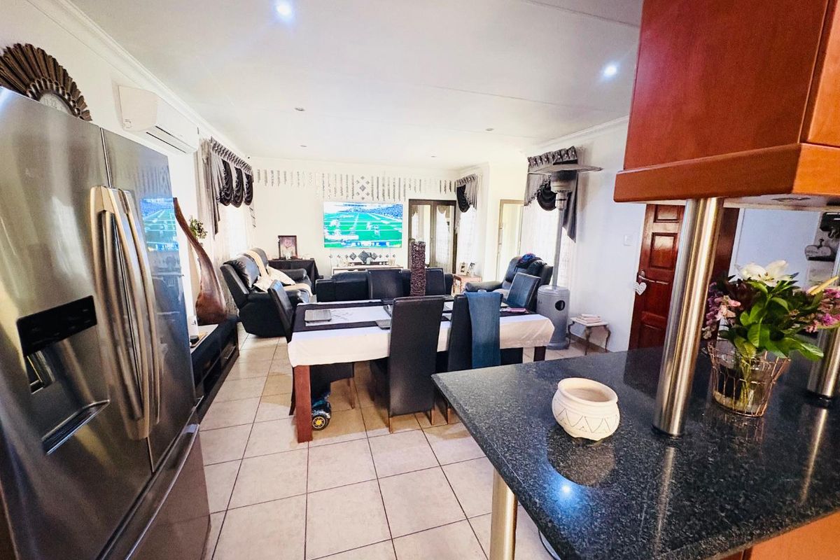 Estate Living Awaits! - Photo 5