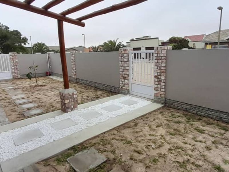 NEWLY RENOVATED FAMILY HOUSE IN A VERY QUIET  CUL DE SAC - Photo 4