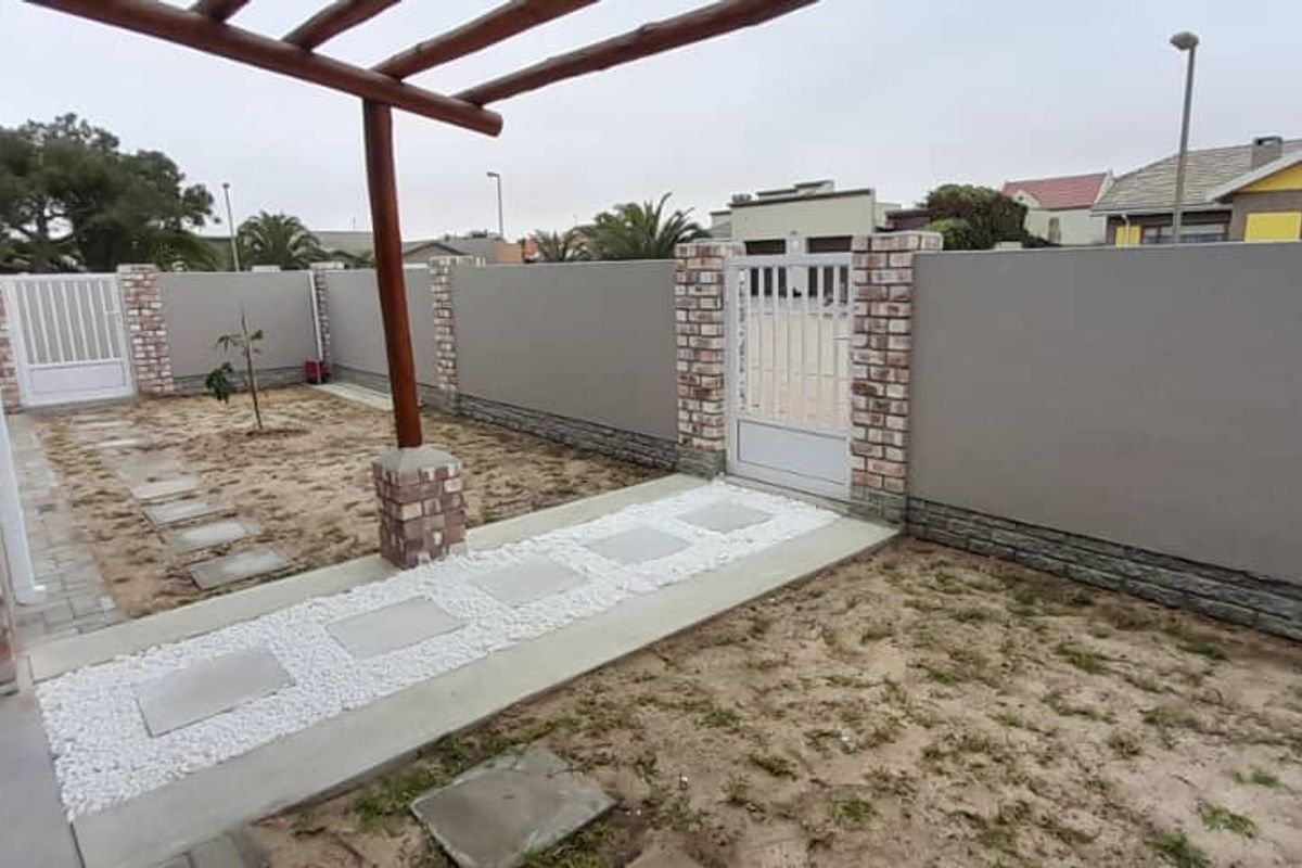 NEWLY RENOVATED FAMILY HOUSE IN A VERY QUIET  CUL DE SAC - Photo 4