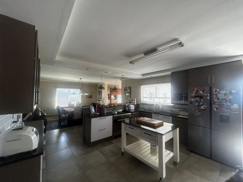 Modern Lagoon View Property for Sale – Walvis Bay - Photo 5