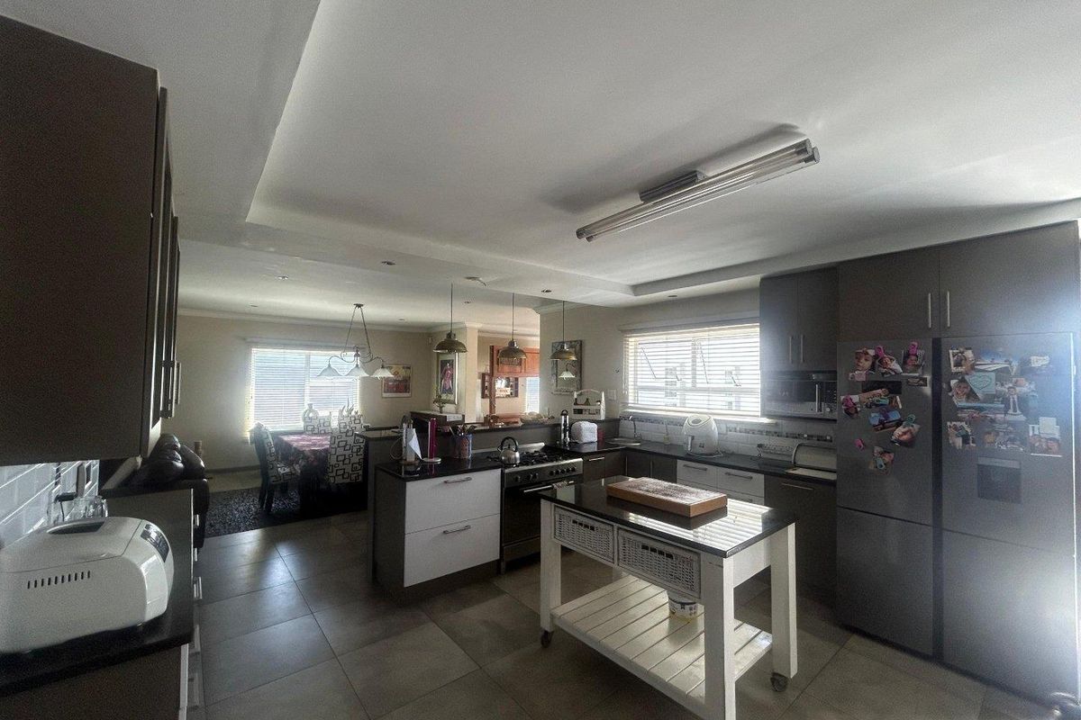 Modern Lagoon View Property for Sale – Walvis Bay - Photo 5