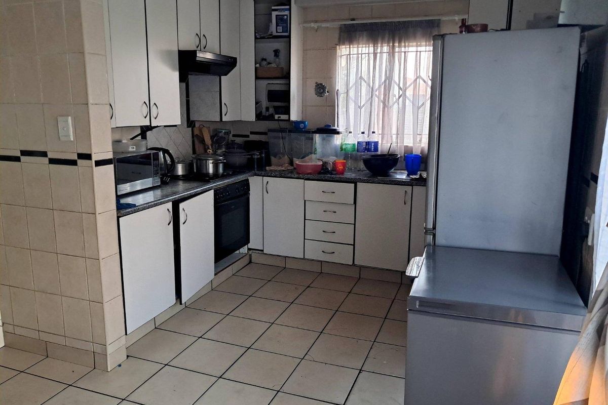 3 Bedroom House For Sale in Nkwe Estate - Photo 5