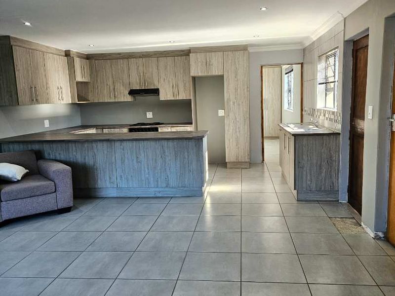 Very Spacious 1 Bedroom flat to Let in Greenshields Park - Photo 4
