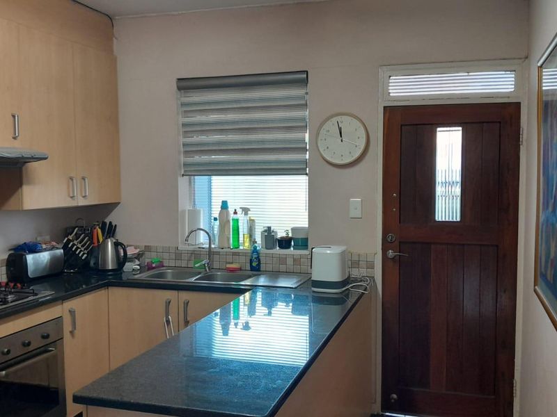 2-Bed Ground Floor Gem with Balcony & 24-Hour Security - Photo 4