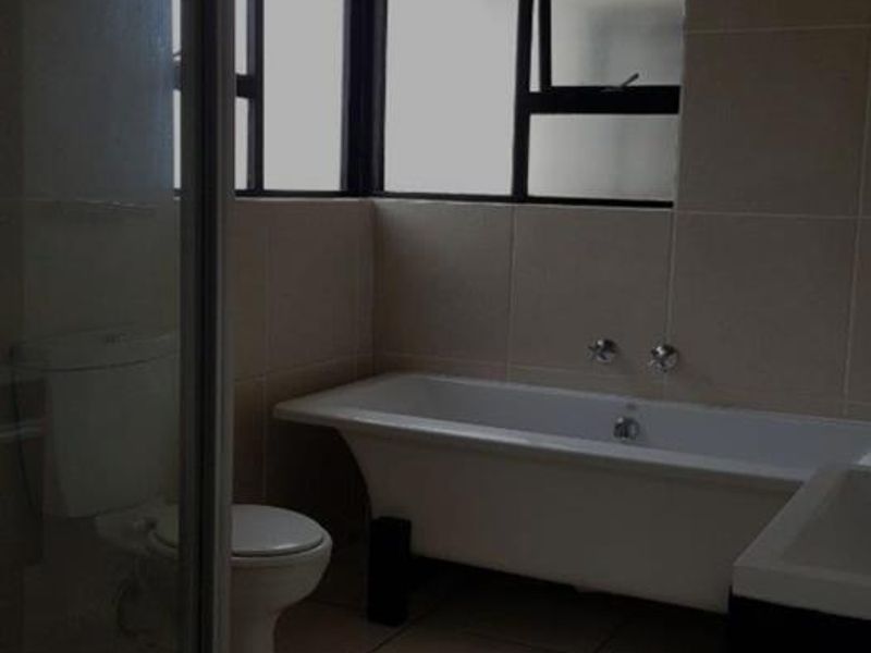 Stunning one bedroom penthouse unit in Strelitzia - Photo 7