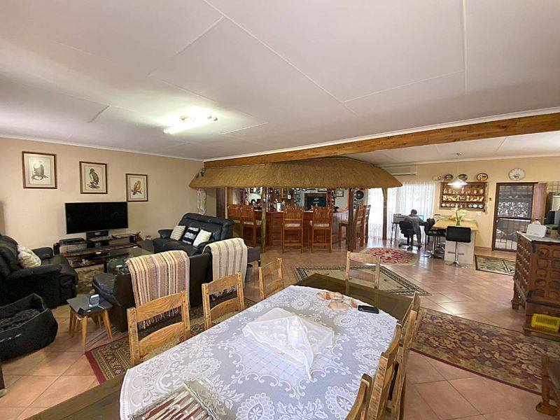 Perfectly Located Family Home - Photo 3