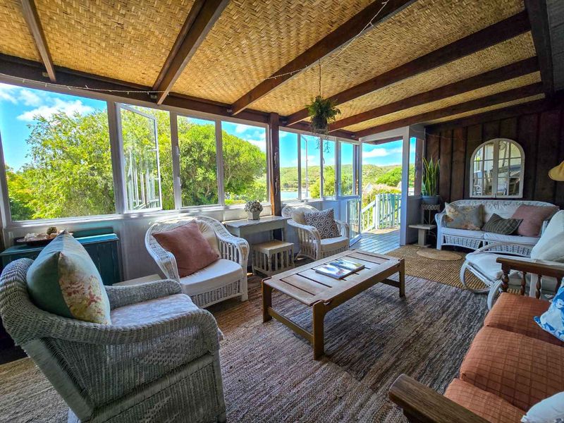 Family living with breathtaking river views. - Photo 4