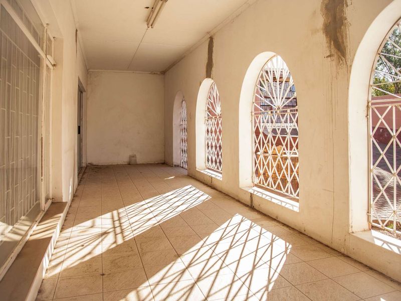 HOUSE FOR SALE - HOCHLAND PARK - Photo 9