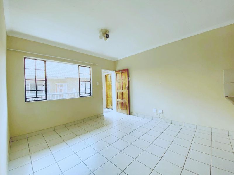 Investment Opportunity : 2 Bedroom Flat for Sale in Kempton Park!! - Photo 8