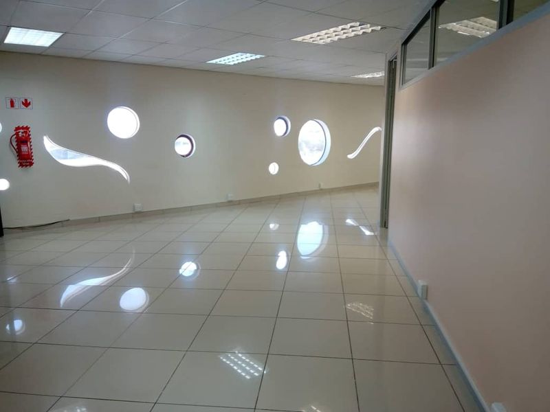 OFFICE FOR SALE - N$ 1 980 000 - Photo 2