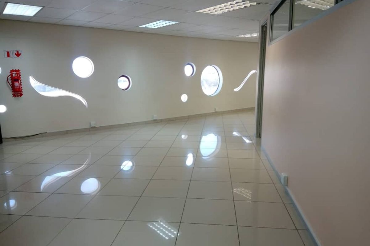 OFFICE FOR SALE - N$ 1 980 000 - Photo 2
