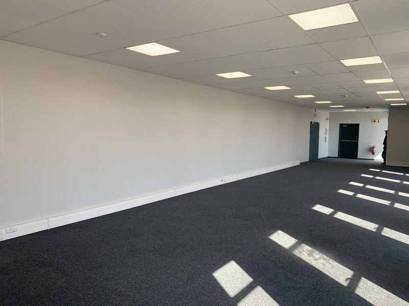 Modern Industrial Complex: Secure, Spacious, and Well-Equipped - Photo 3