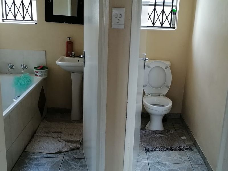 Riverside View R 1 100 000- Lovely Family Home - Photo 7