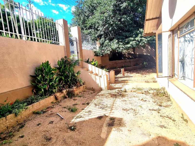 HOUSE FOR SALE IN WINDHOEK WEST - Photo 5