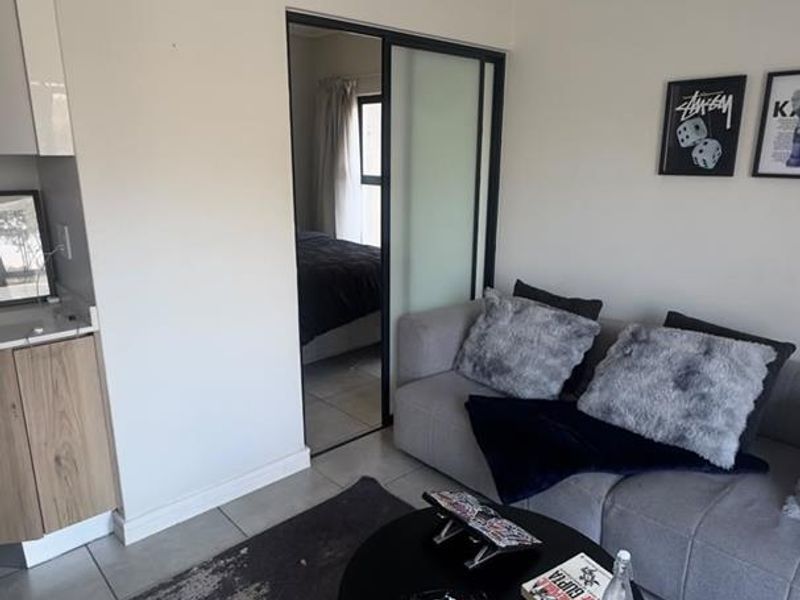 Upstairs Trendy 1 Bedroom Apartment in Munyaka - Photo 9