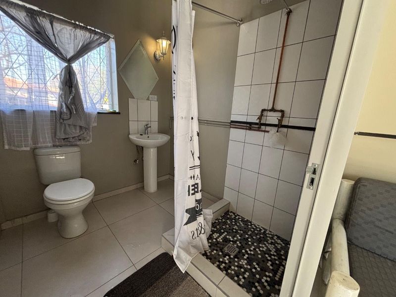 Room in Shared House - Photo 5