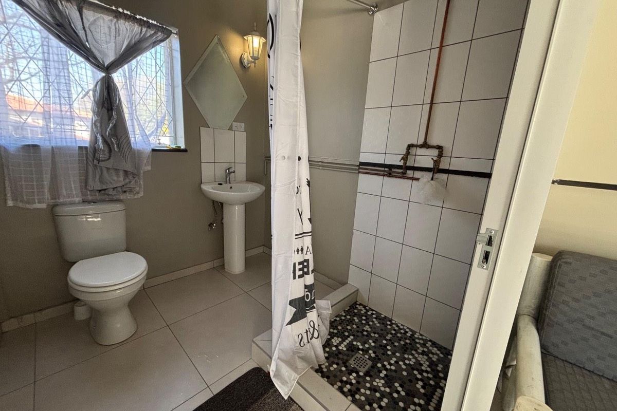 Room in Shared House - Photo 5
