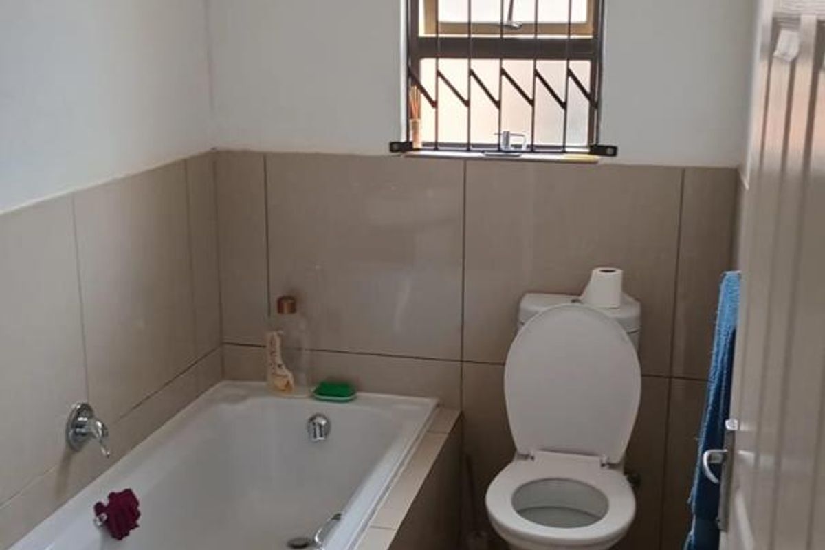 Beautiful Home awaiting it's new owners - Photo 5