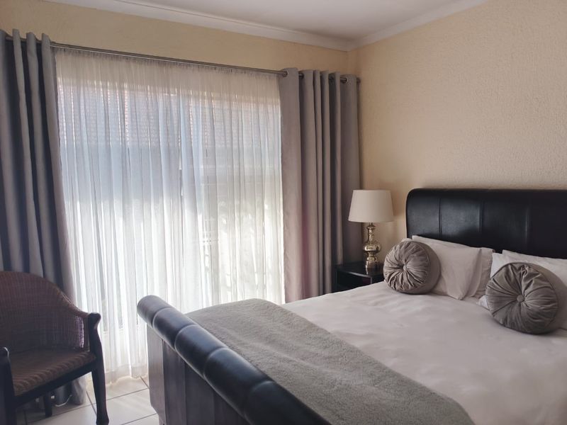 2 Bedroom first floor unit for the young professional, Great complex - Photo 6