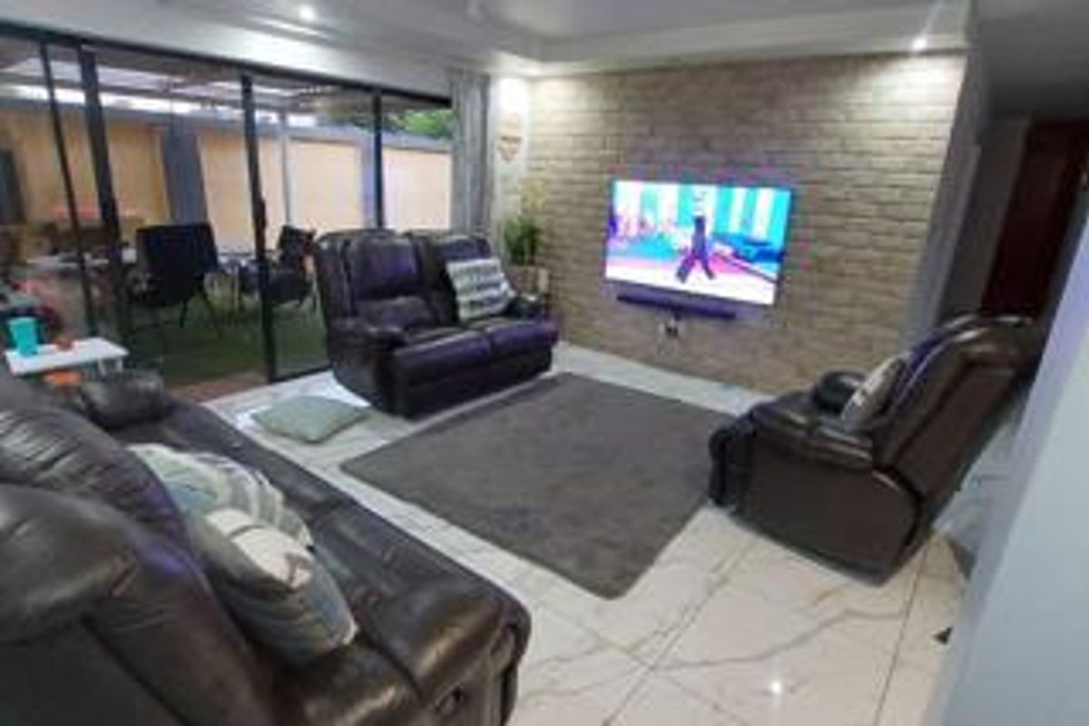 3 Bedroom House for Sale in Doornpoort - Photo 4