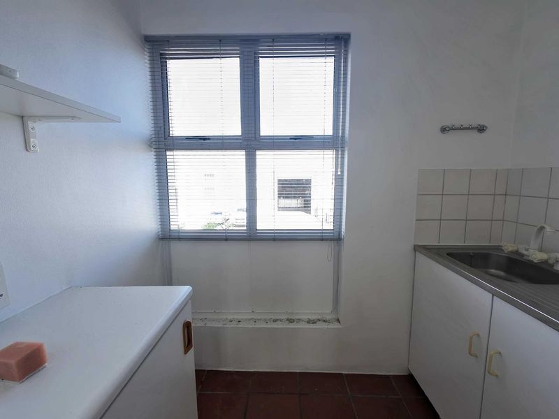 107sqm First Floor Office to Rent in a secure office park, Milnerton - Photo 10