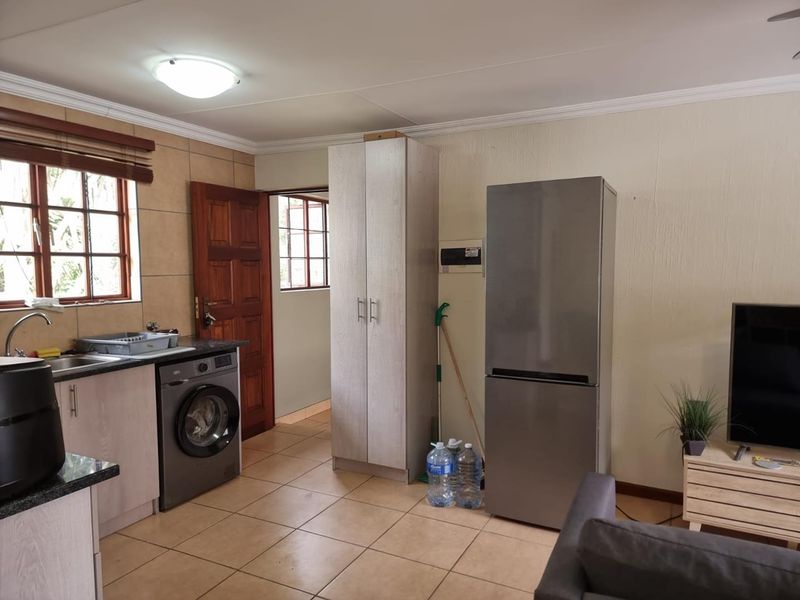Bachelors Apartment in a prime location – Olympus - Photo 5
