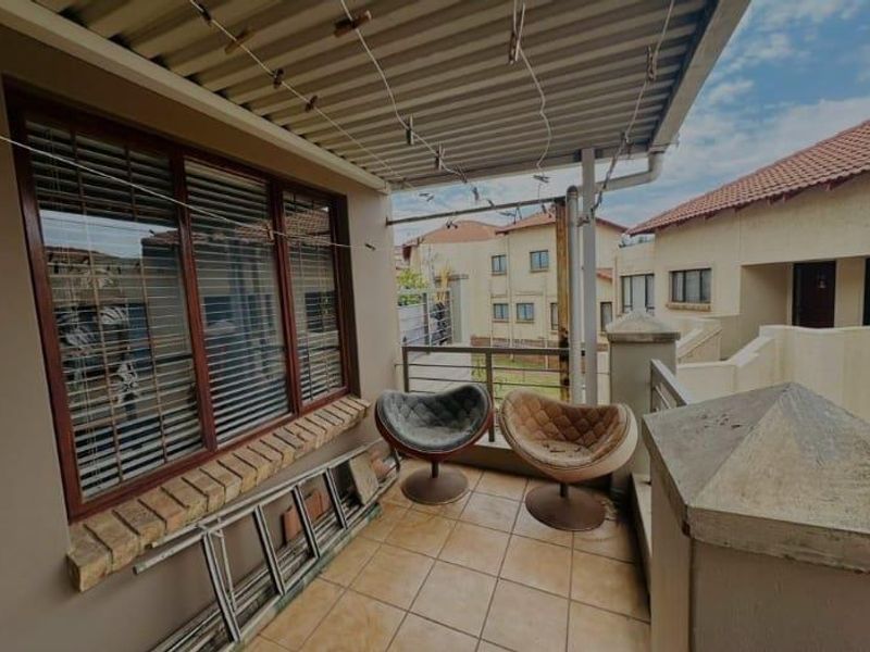 2 Bedroom Townhouse for Sale in Mondeor Johannesburg South - Photo 9