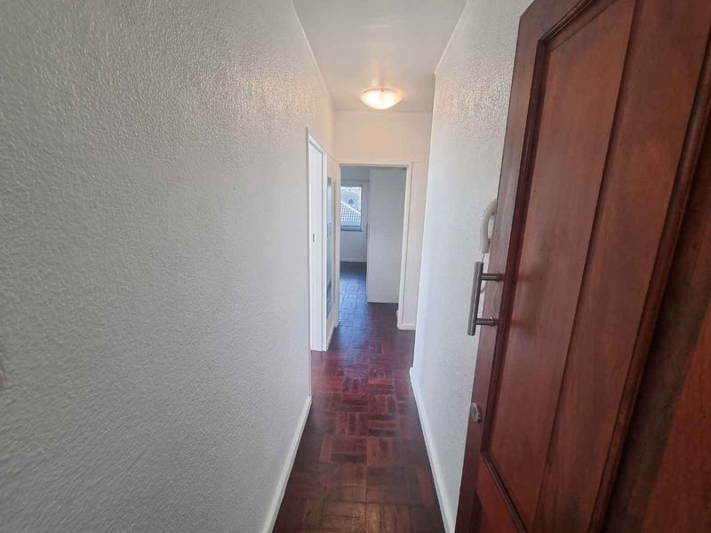 Newly Renovated Spacious Two-bedroom Apartment To Rent in Tamboerskloof! - Photo 2