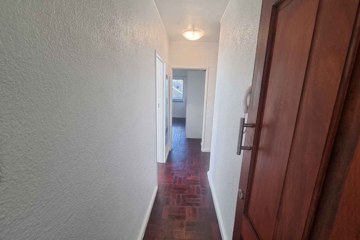Newly Renovated Spacious Two-bedroom Apartment To Rent in Tamboerskloof! - Photo 2