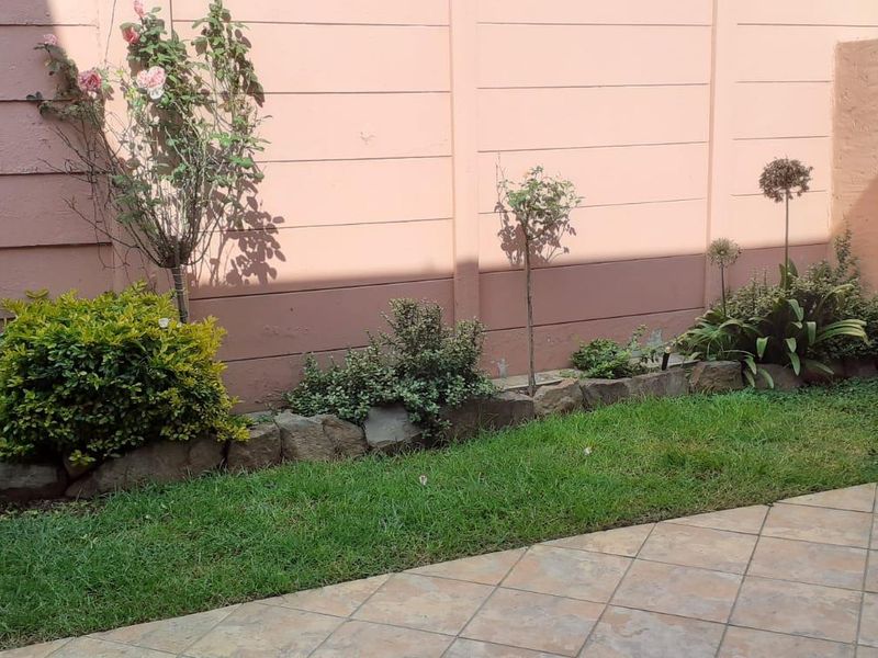 Secure, Stylish Living in Raceview - Photo 6