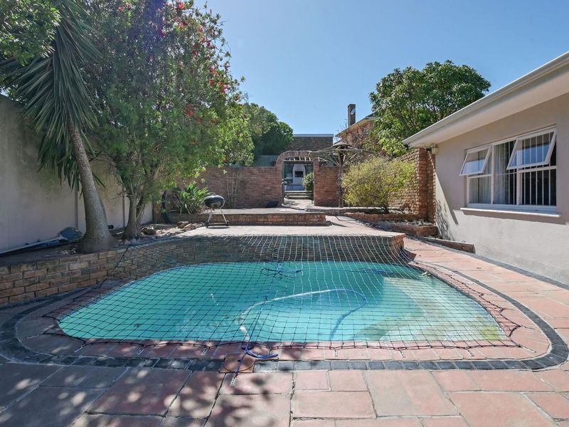 Endless potential in sought after area! - Photo 10