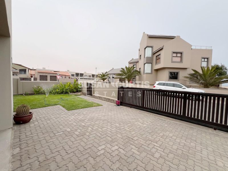 Spacious Freestanding Home with Generous Yard - Photo 7