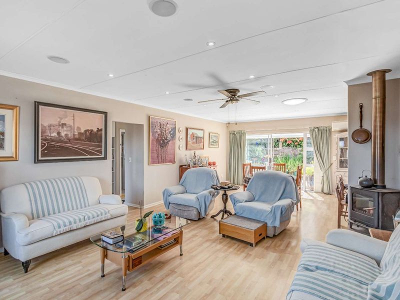 Peaceful Estate Living – 3-Bedroom, 2-Bathroom Home with Double Garage - Photo 7