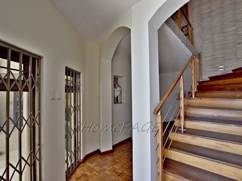 Central, Swakopmund:  Luxury Mansion is for Sale. - Photo 9