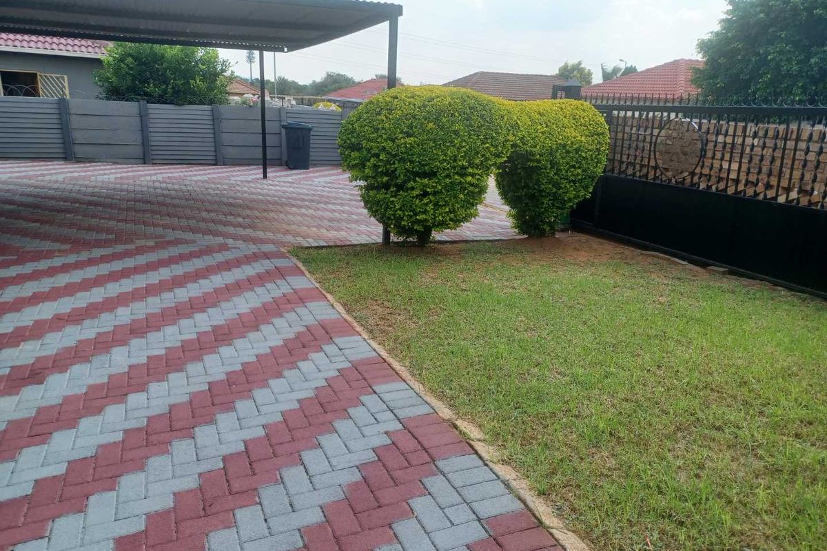 2 Bedroom House for Sale in The Orchards, Akasia - Photo 4