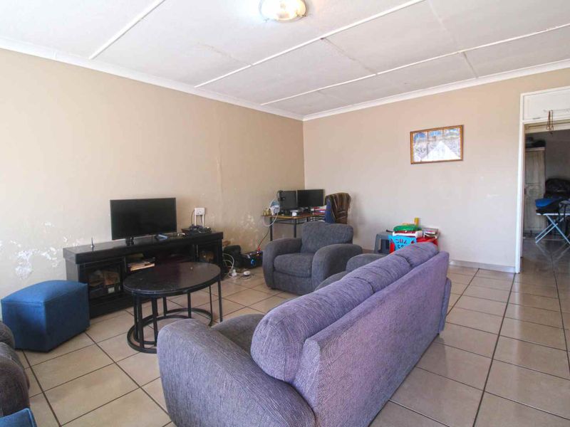 4Units For Sale in Newclare - Photo 3